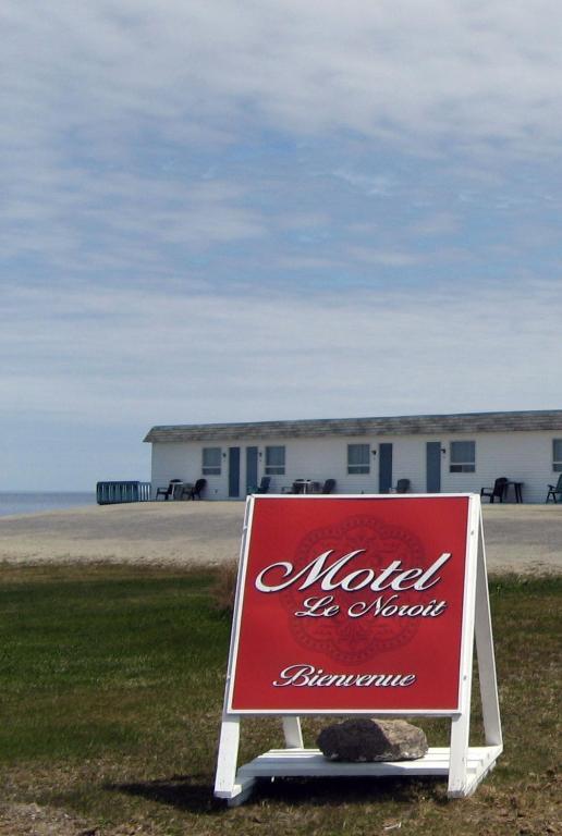 Motel Le Noroit L'Anse-au-Griffon Exterior foto