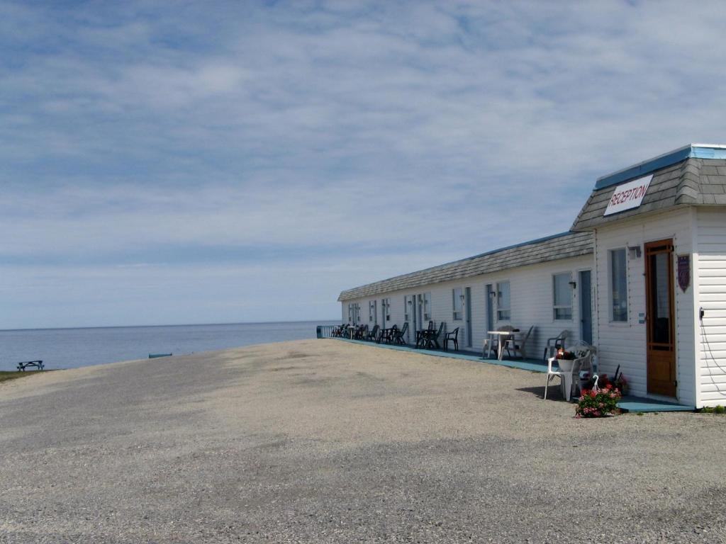 Motel Le Noroit L'Anse-au-Griffon Exterior foto